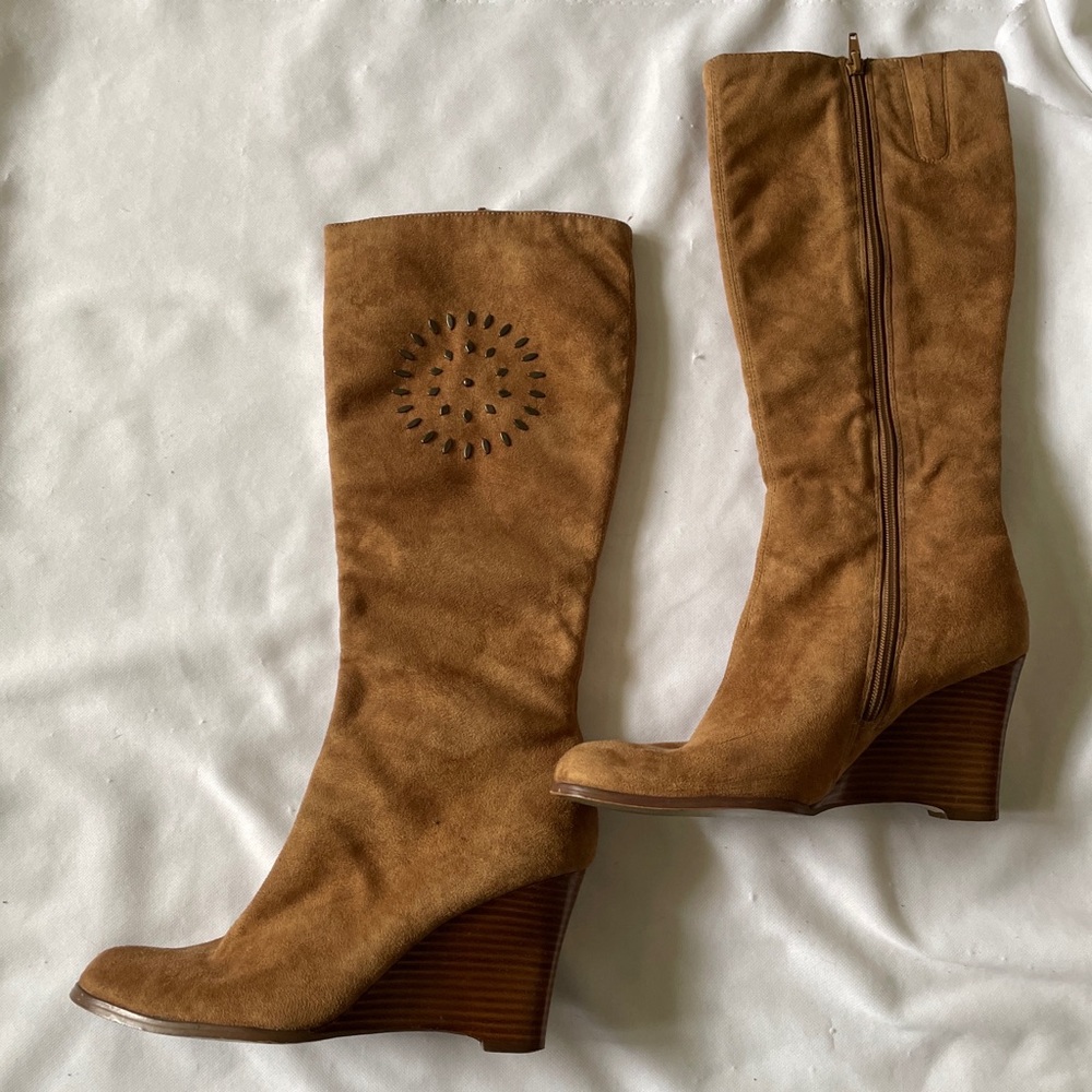 Fashionable Bakers Knee High Boots Brown Suede Wood Wedge Heels 8.5 B - Picture 8 of 12